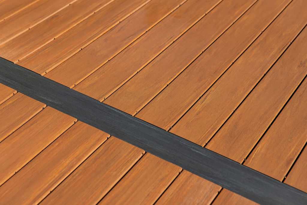 maintenance free PVC wood decks from Simpson Decks and Construction
