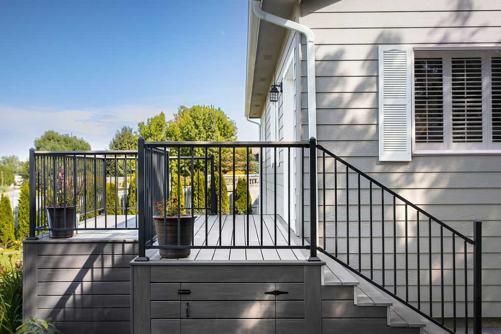 the perfect deck railing for your home from Simpson Decks and Construction